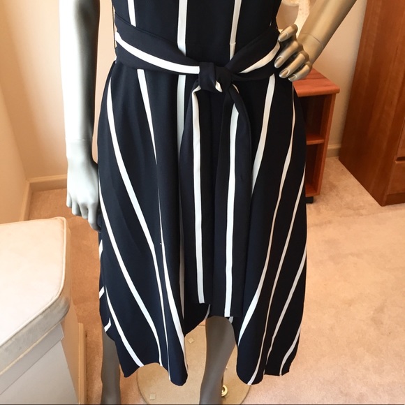 🆕Navy & White Asymmetrical Hem Midi Dress - Picture 2 of 9